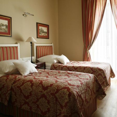 Hotel Dwor Kosciuszko Krakow Exterior photo A room at the hotel