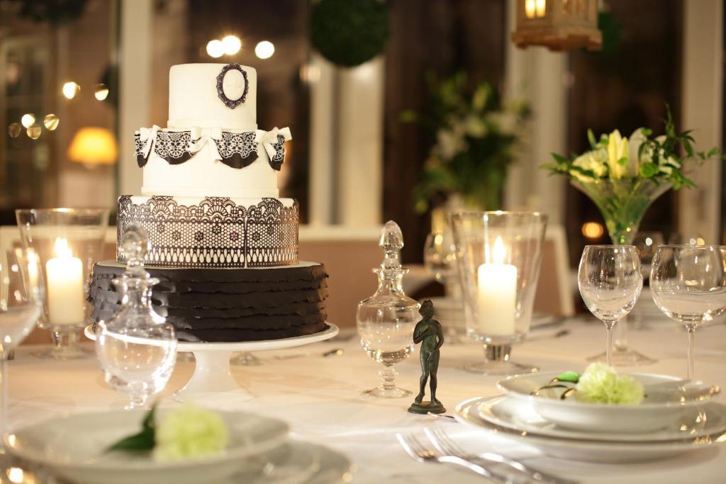 Hotel Dwor Kosciuszko Krakow Exterior photo A wedding cake