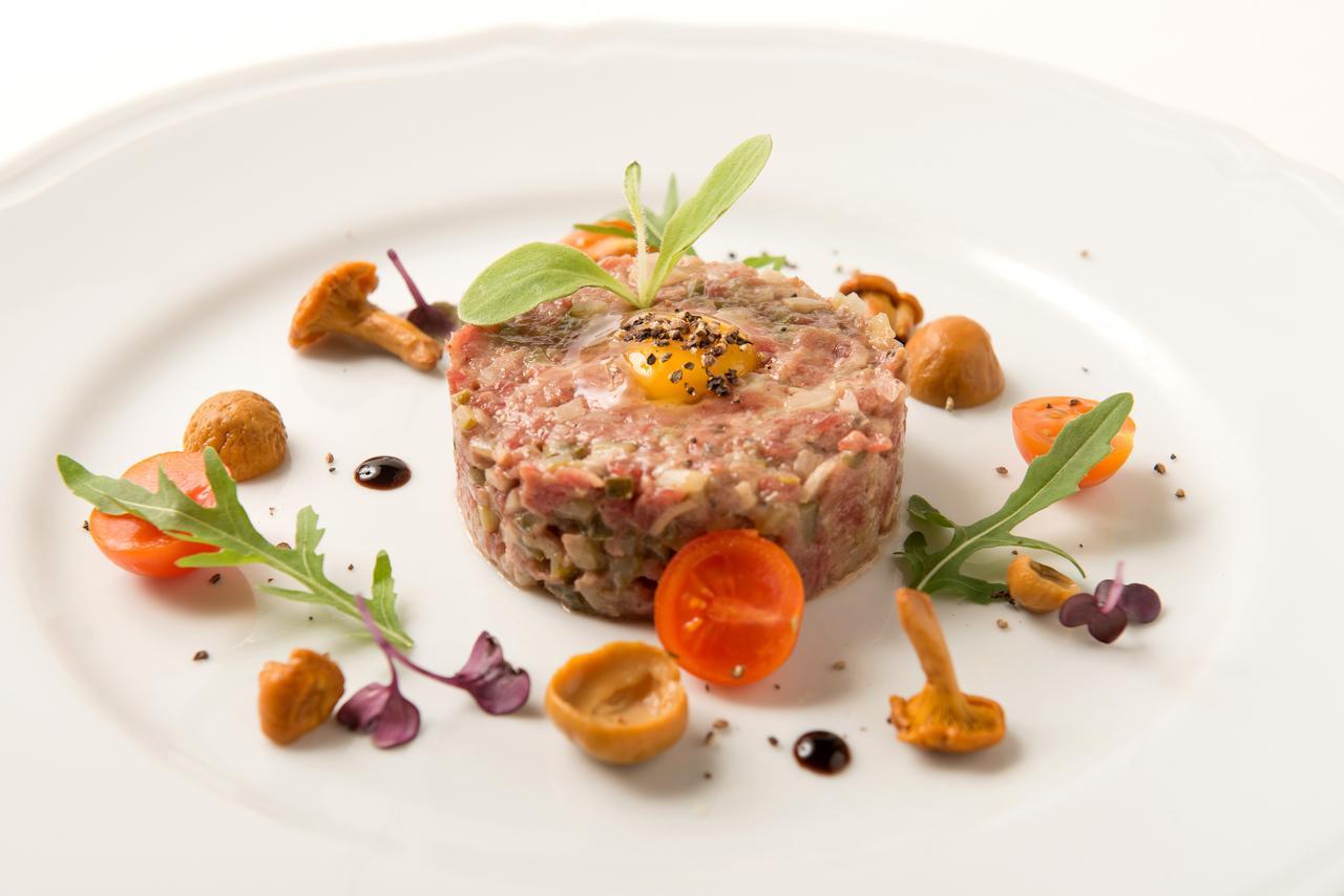 Hotel Dwor Kosciuszko Krakow Exterior photo A steak tartare
