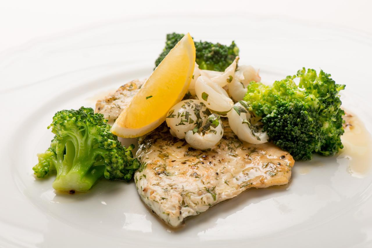 Hotel Dwor Kosciuszko Krakow Exterior photo A prepared meal of tilapia