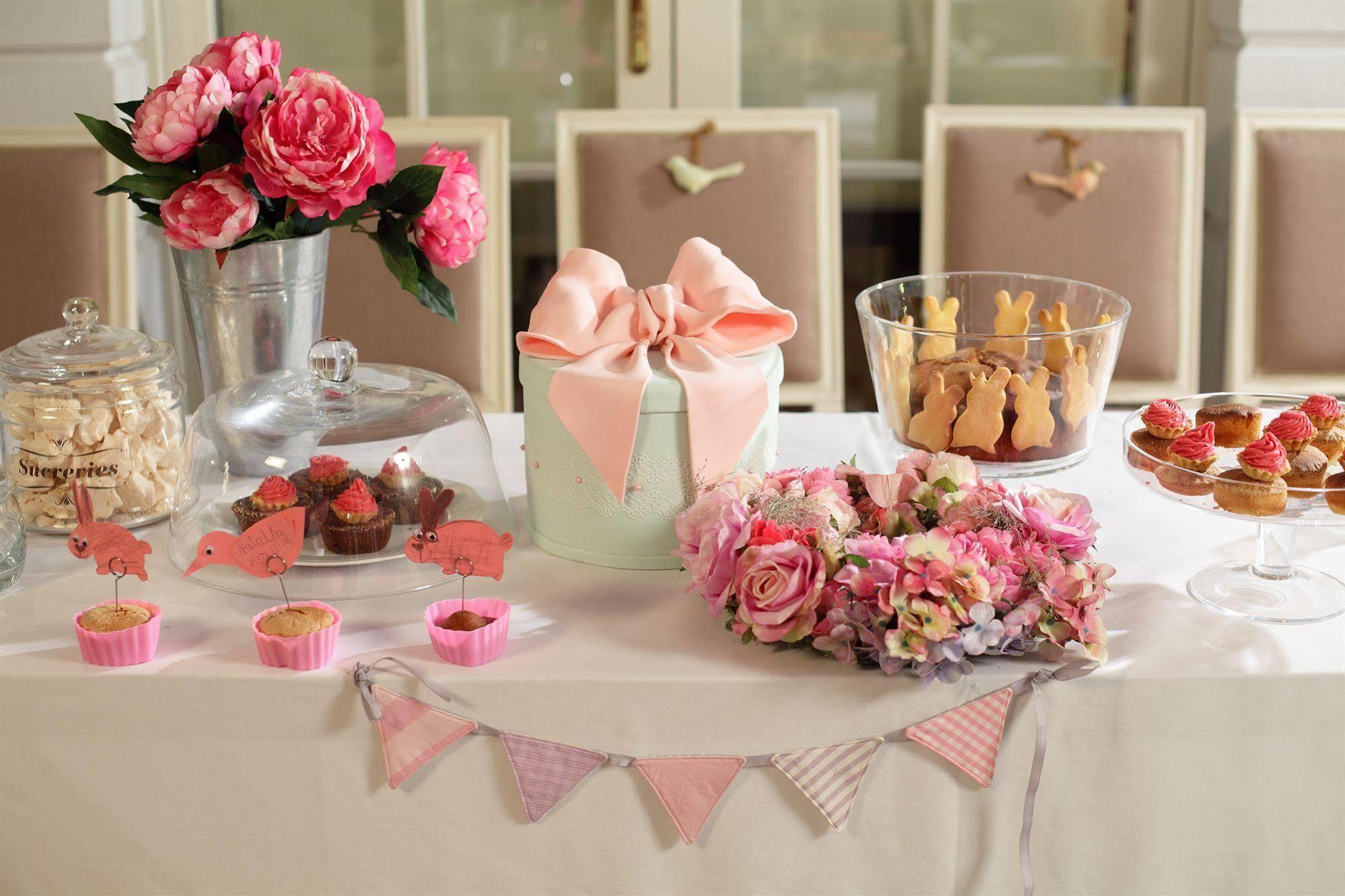 Hotel Dwor Kosciuszko Krakow Exterior photo A dessert table at a wedding