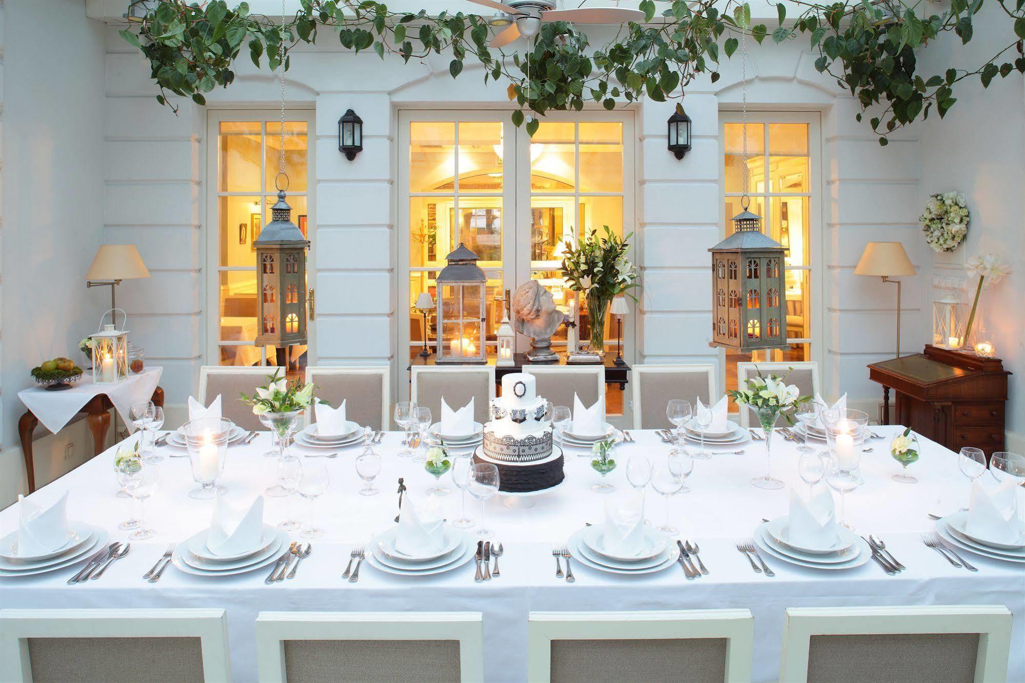 Hotel Dwor Kosciuszko Krakow Exterior photo A table set for a dinner party