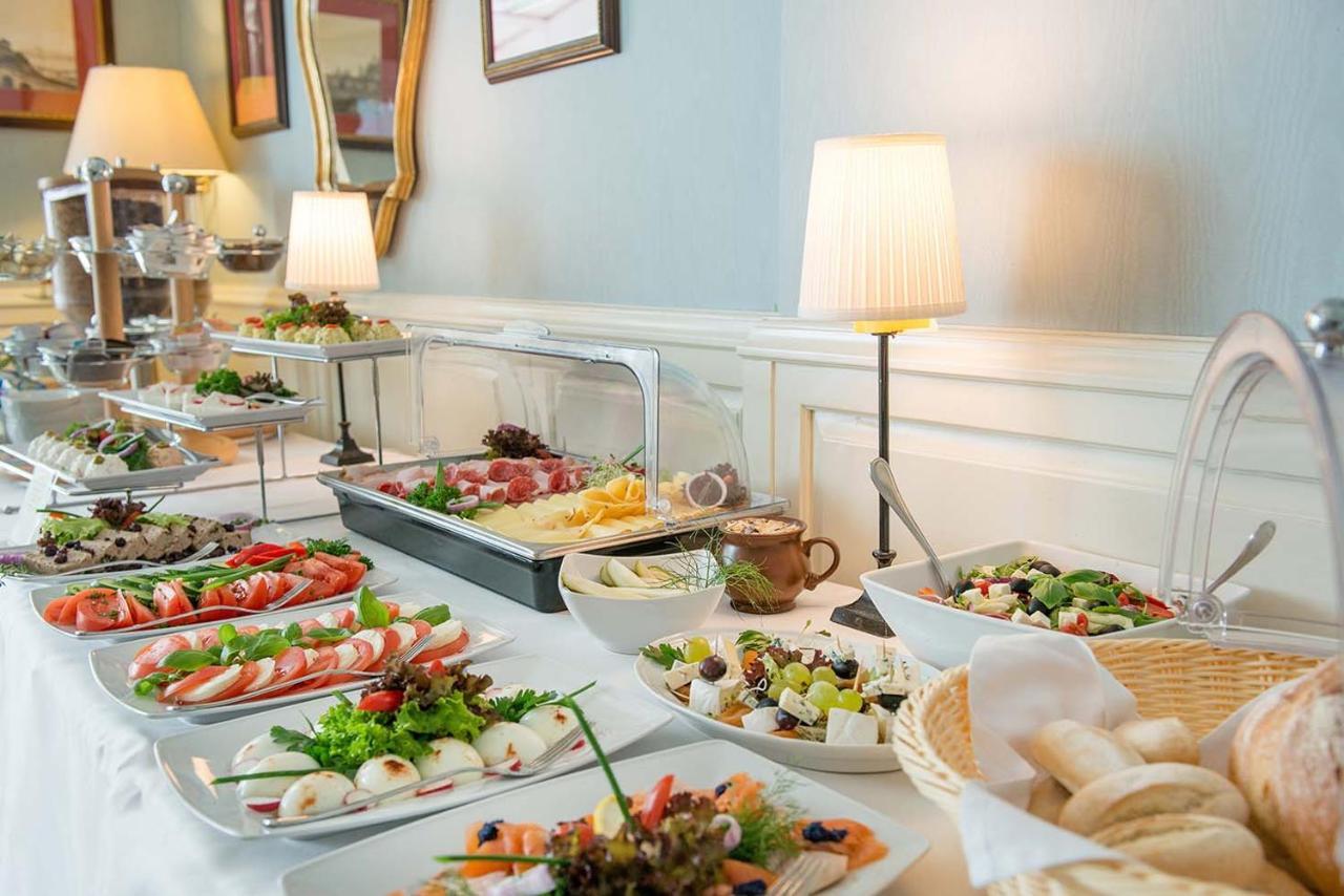 Hotel Dwor Kosciuszko Krakow Exterior photo A buffet